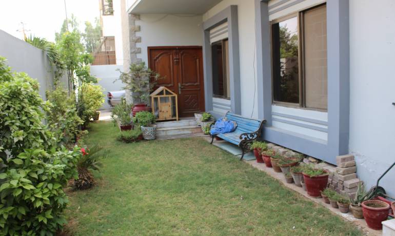 Bungalow for sale 467 square yard Johar Block 12