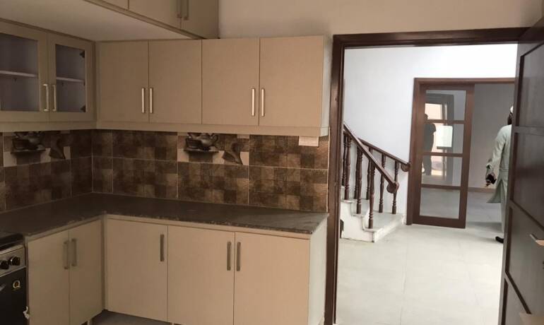 TownHouse for Rent 250 sq.yd clifton block-9