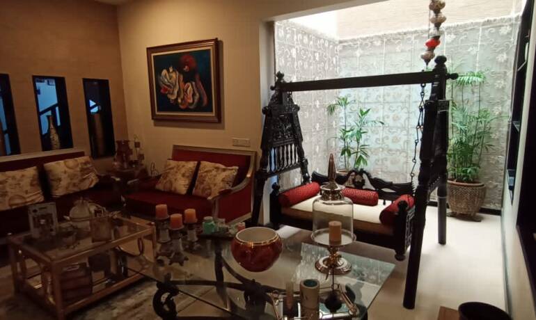 Classical American Style “BUNGALOW” For Sale  500 Square Yards DEFENCE PHASE-6